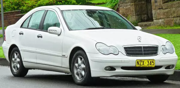 Mercedes-Benz C 180 1.8dm3 benzyna 204 H0S9M0 NZABA584